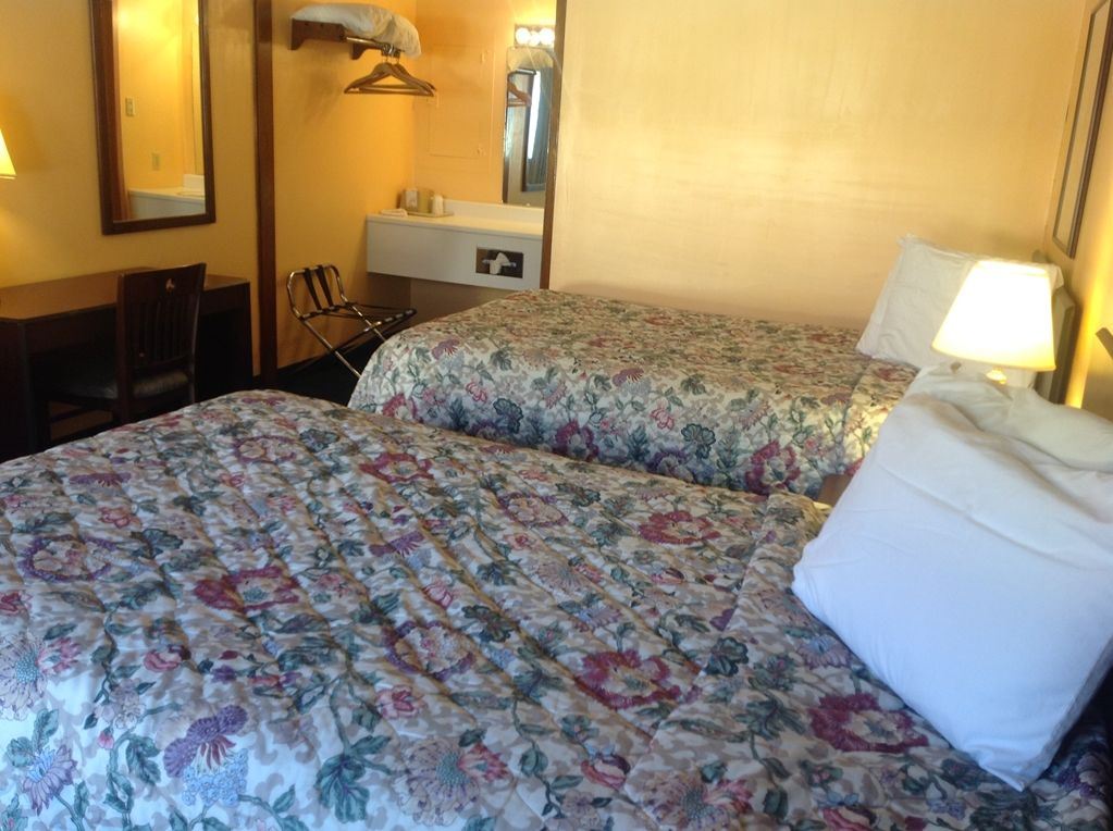 Travelers Lodge Beatrice Стая снимка