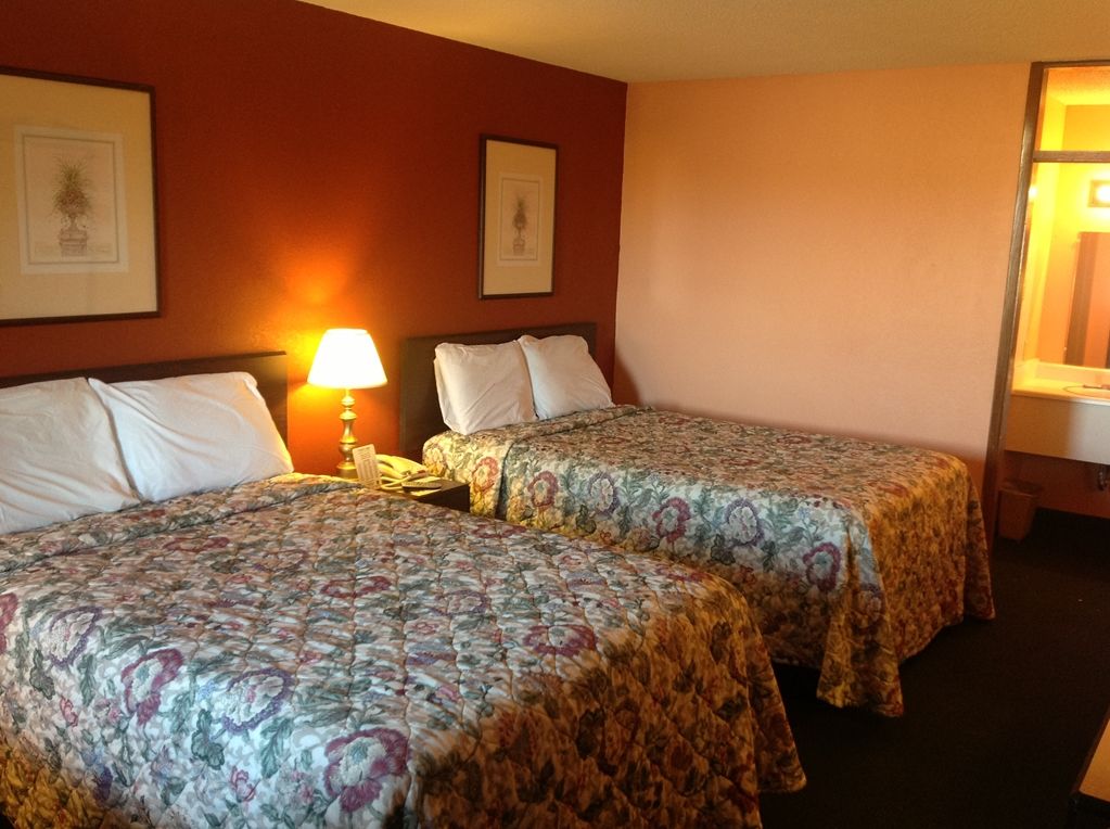 Travelers Lodge Beatrice Стая снимка